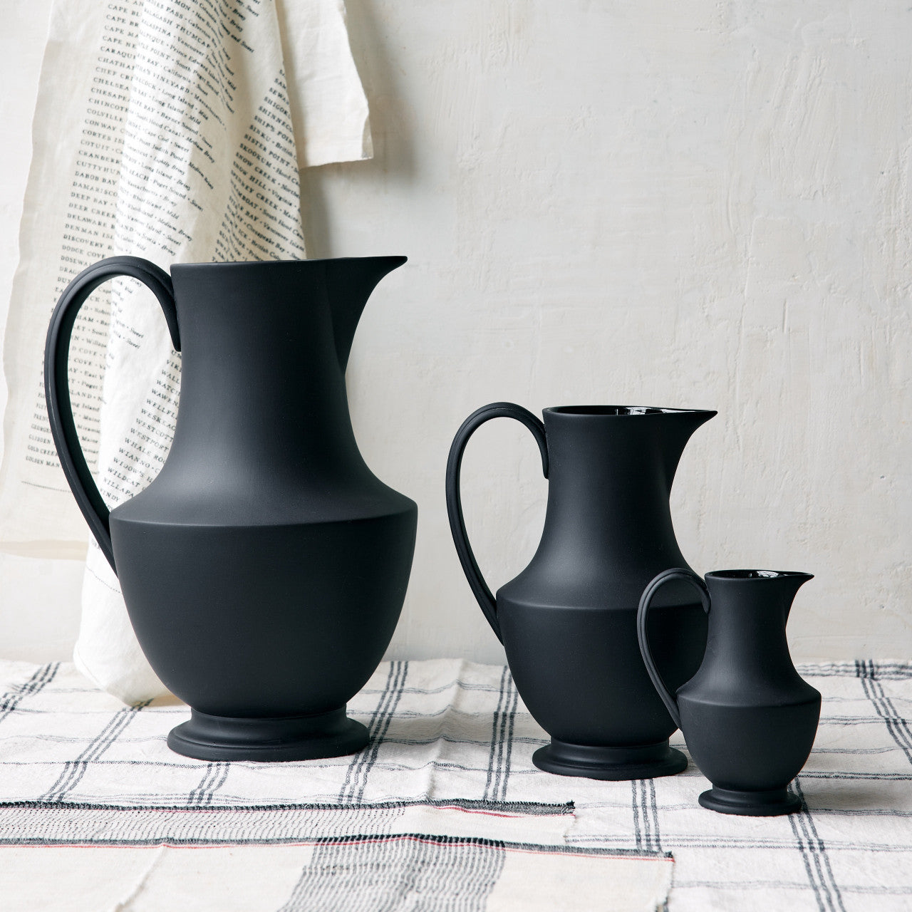 Toulouse Pitcher Small, Black