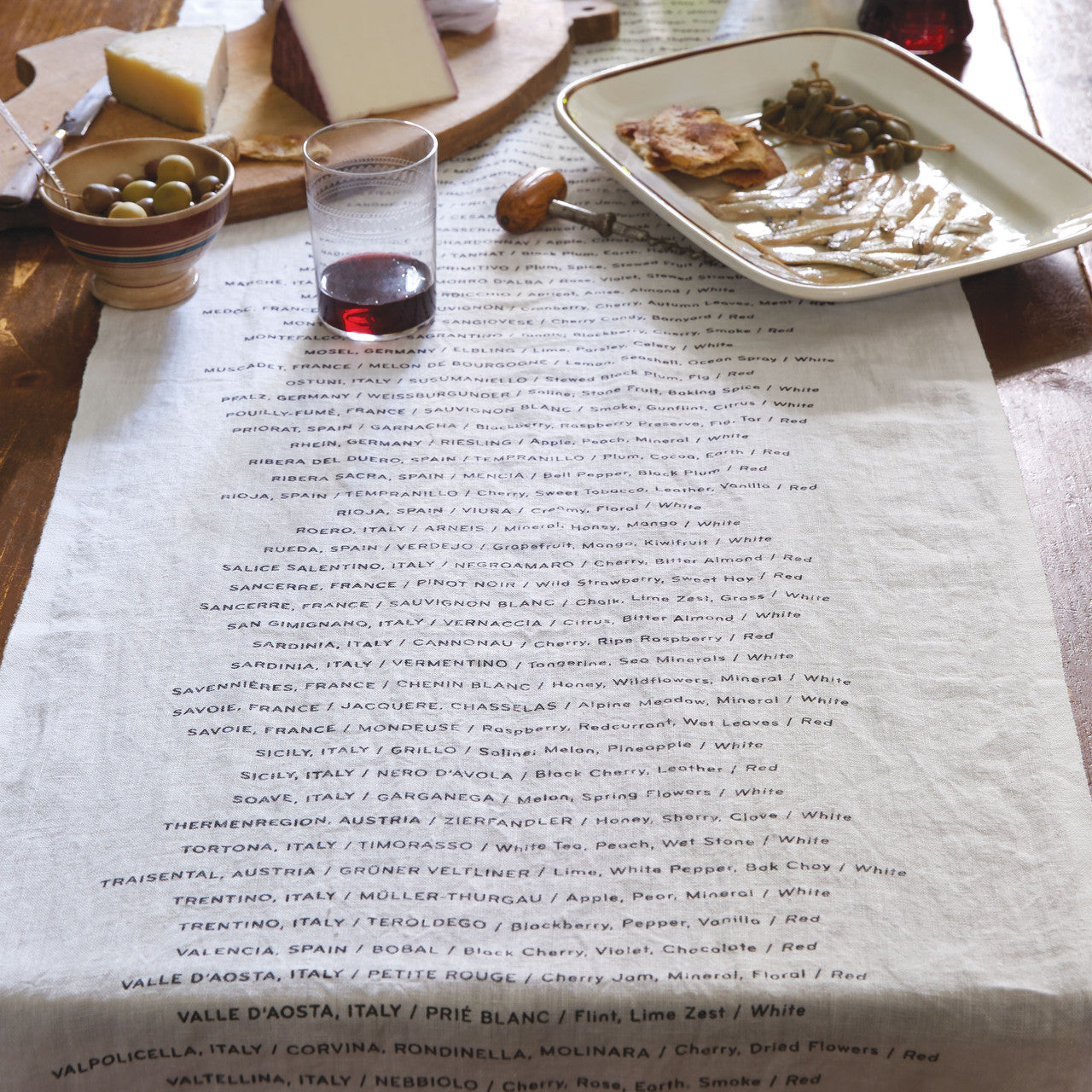 European Wine Varietals Runner, Oyster White