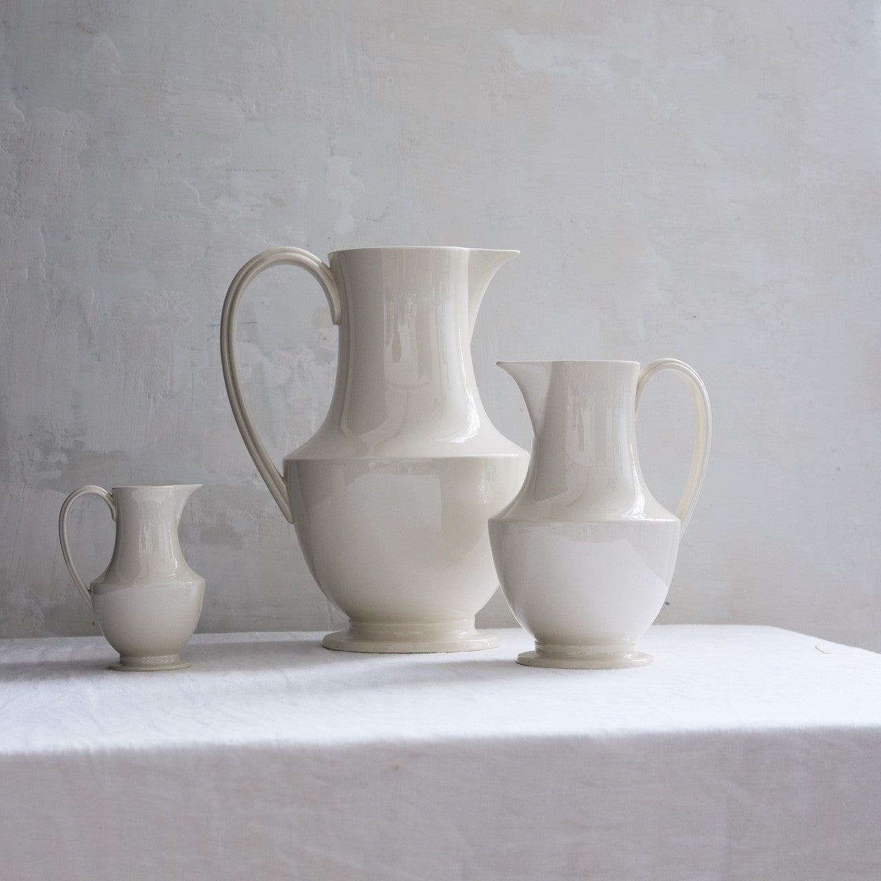 Toulouse Pitcher Large, Flour
