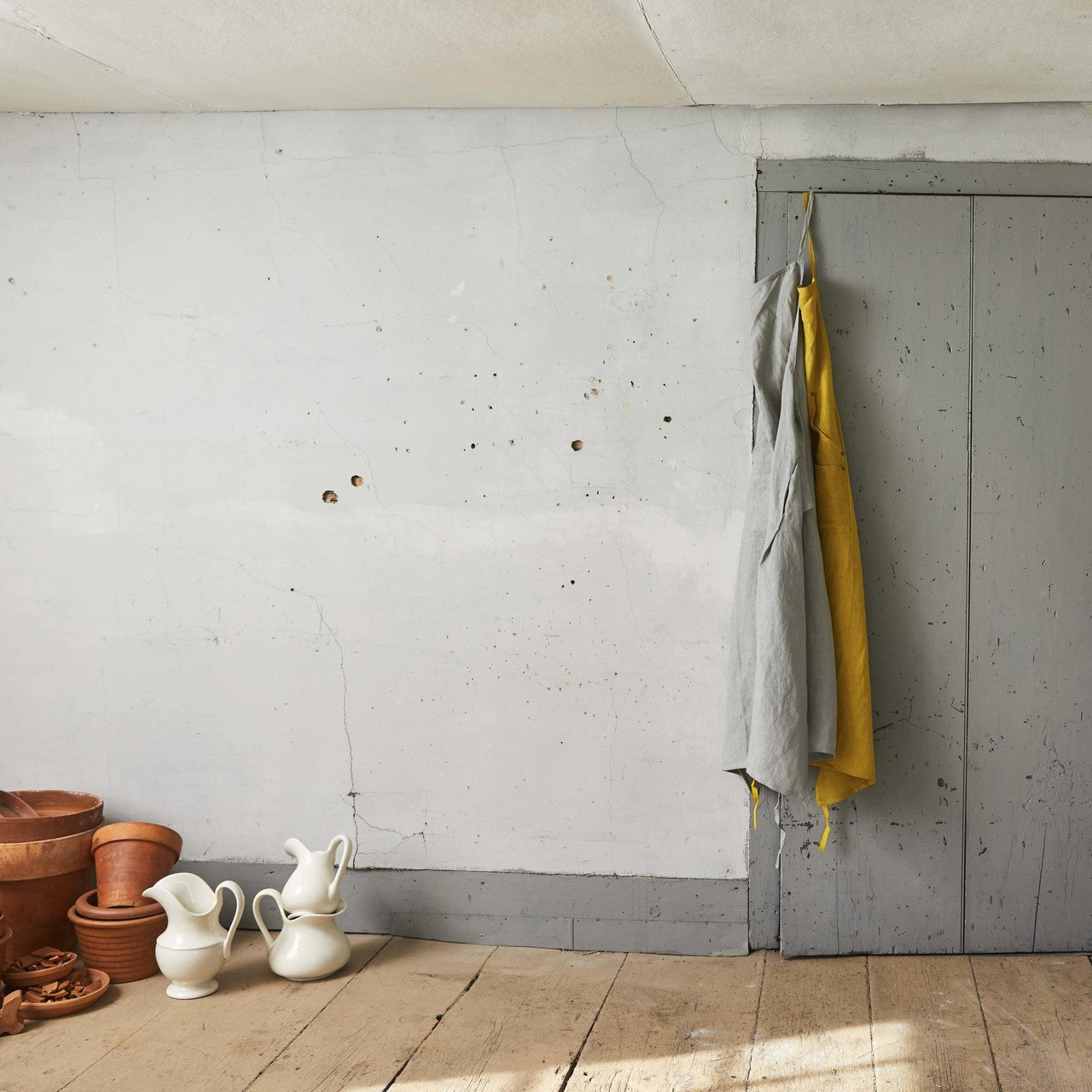 STONEWARE AVIARY PITCHER, FLOUR NO. 3