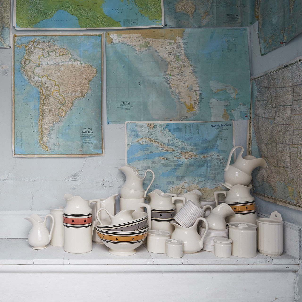 STONEWARE AVIARY PITCHER, FLOUR NO. 3