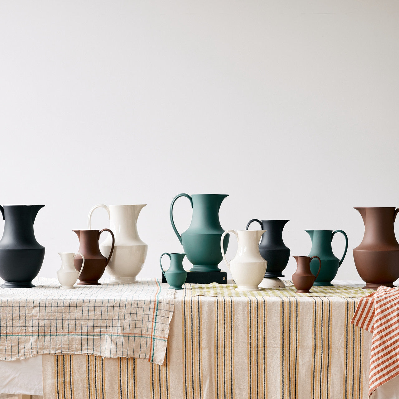 Toulouse Pitcher Small, Black