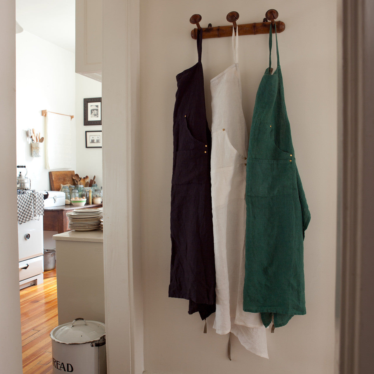 LINEN GRAND APRON, OYSTER WHITE