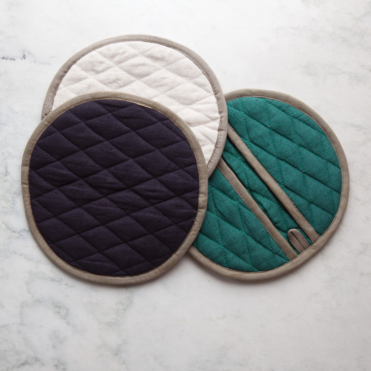 LINEN KITCHEN MITT, FADED BLACK